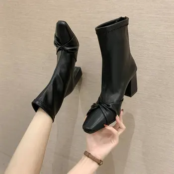 2023 Бели черни дамски ботуши Удобен квадрат висок ток глезена ботуши мода заострени пръсти цип ботуши есен зима дамски обувки