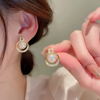 2023 Мода кристал злато цвят писмо D перла обръч обеци за жени корейски нов модерен обеци бижута парти подарък