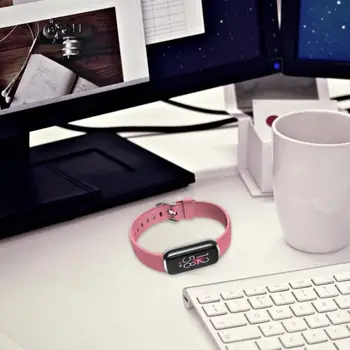 Мека силиконова лента за Fitbit Luxe Smart аксесоари Многоцветна допълнителна резервна каишка за китка за Fitbit Luxe Два размера