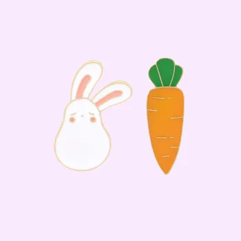 Сладко зайче и морков щифтове бели зайци брошки животински емайл метални щифтове за жени чанта якета яка ревера значка на едро